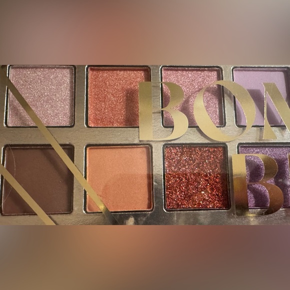 Paris Hilton Bombshell Beauty 54-Piece Ultimate Face & Eye Palette - Picture 7 of 11